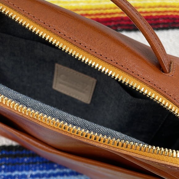 Clare V. Mirabel in Miel - Picture 15 of 16